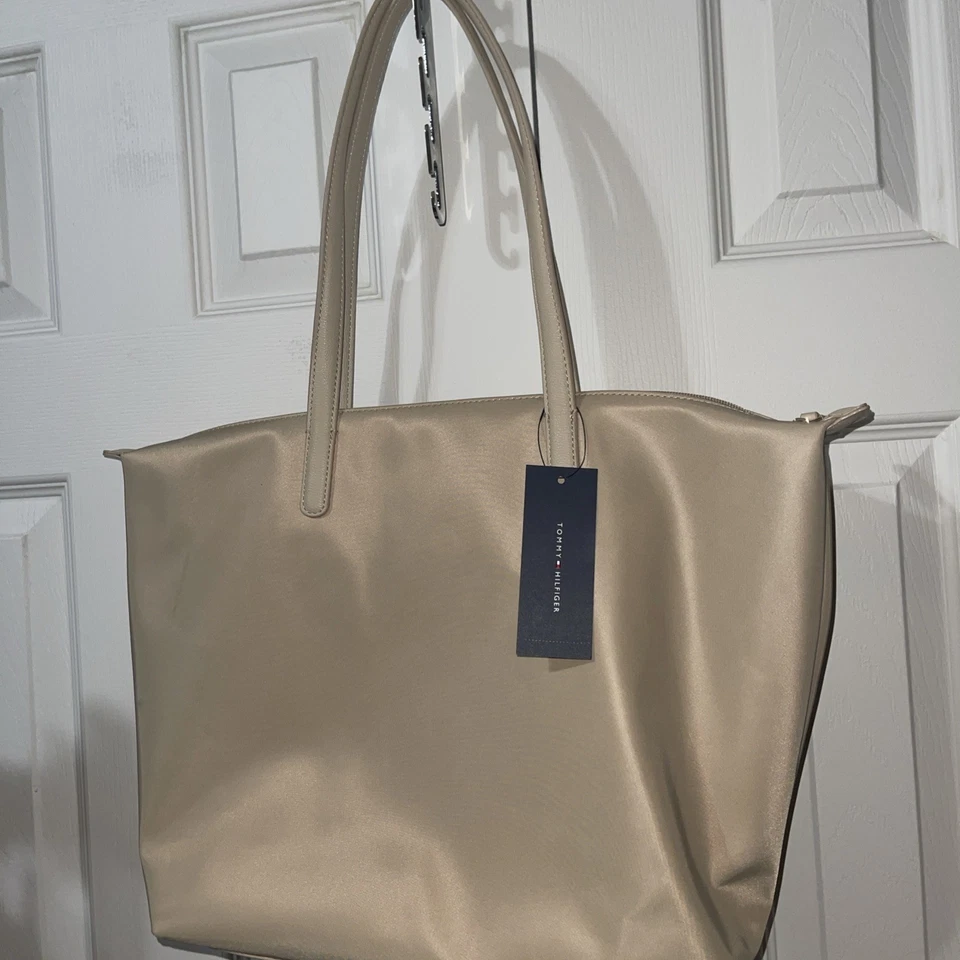 TOMMY HILFIGER Grande Cremallera Nylon Firma Rayas Bolso Cartera Bronceado Nuevo Foto 4 de 4