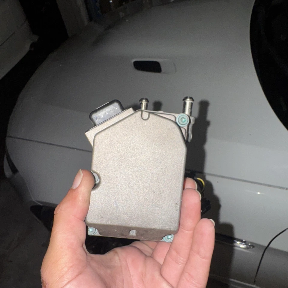 Válvula de control de aire de ralentí S65 Bmw E90 E93 E92 M3 Iac Foto 2 de 4