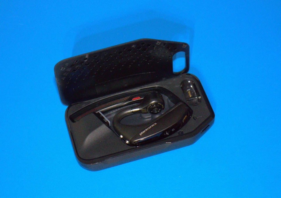 Poly Plantronics Voyager 5200 UC Bluetooth Headset, inkl. Ladecase - Bild 2 von 2