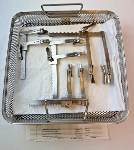 Set of 4 Millennium Surgical Shanghai Sternal Retractors w Tray Neo Infant Peds