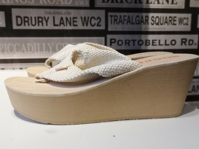 rocket dog toe post sandals