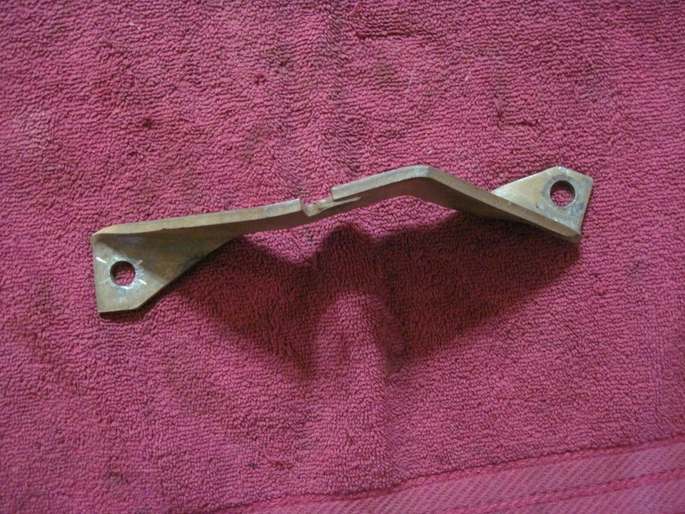 Soporte de marco de barra Z embrague 67 GMC K2500 Foto 4 de 4