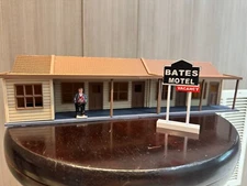 O Scale Bates Motel
