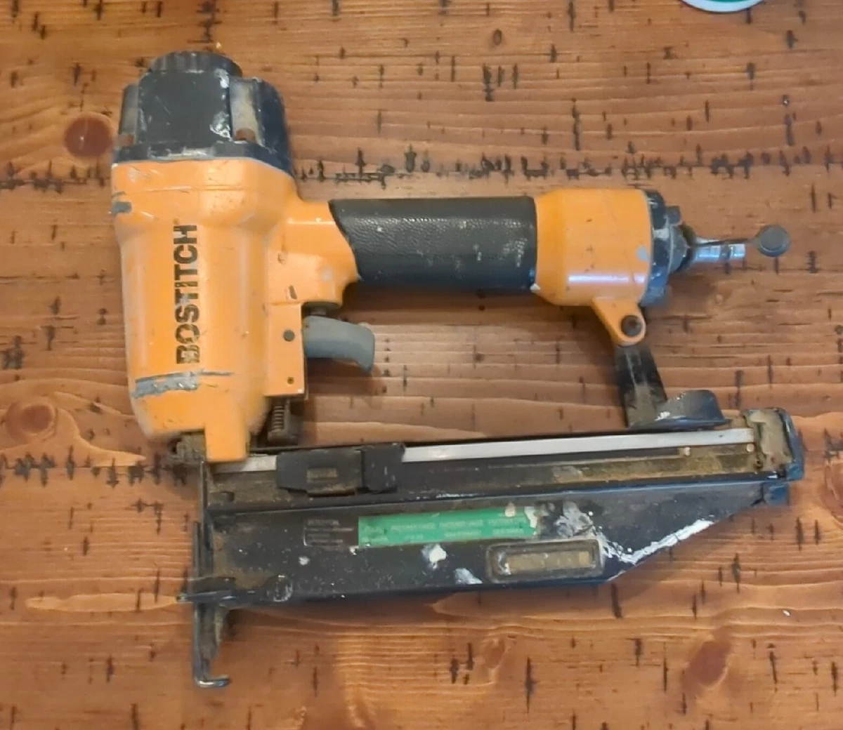 Bostitch SB 1664FN 16 Gauge Pneumatic Straight Finish Nailer A4