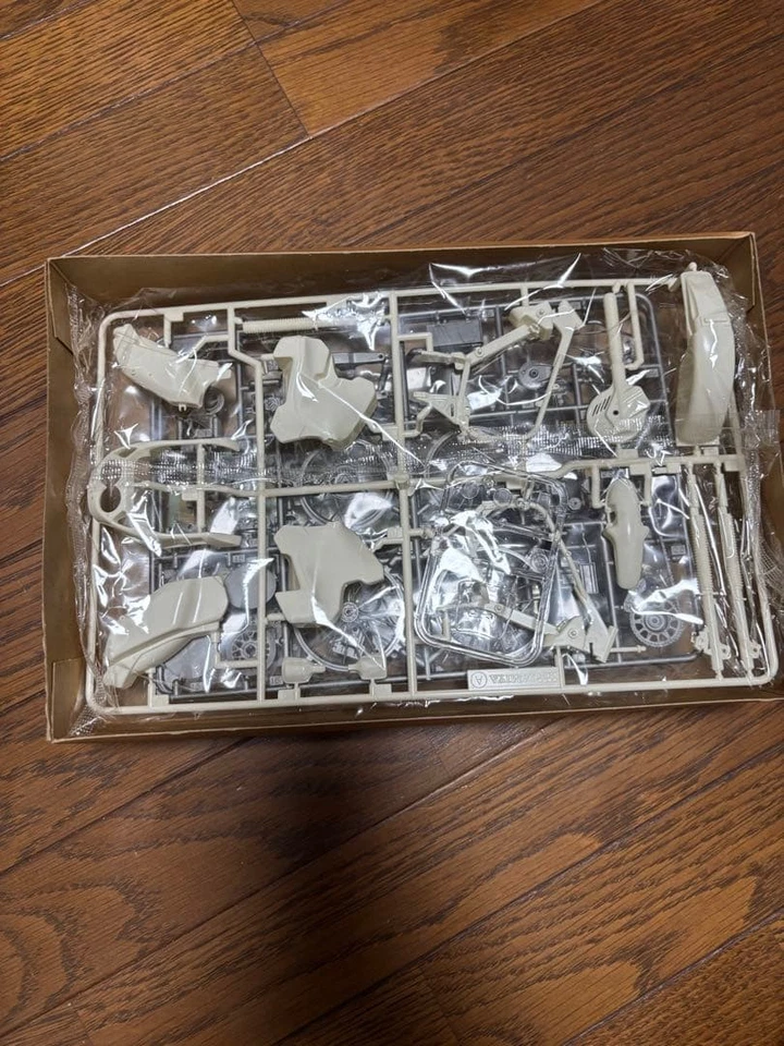 Tamiya 1/12 Motorcycle No. 54 Honda Nxr750 Model Kit Plastic Assembly Kit Hobby - Image 3 of 3