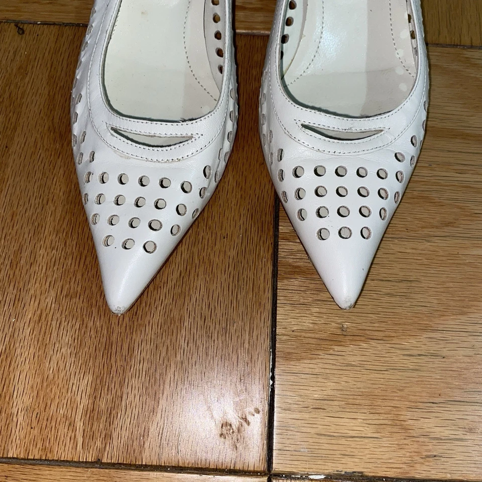 Banana Republic - Zapatos de tacón de gatito cuero negro 8M blanco hechos en Italia Foto 3 de 4