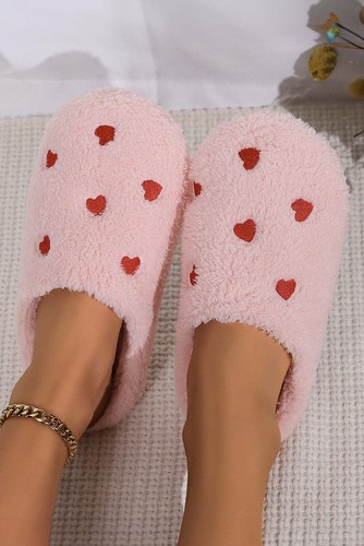 I AM A FASHION JUNKY Pink Heart Shape Embroidered Slip On Plush Slippers - 第 2/5 張圖片