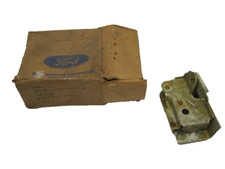 Nos Ford D2uz-1126a42-a 1972-1974 E100 E200 E300 Van Lower Sliding Door Latch