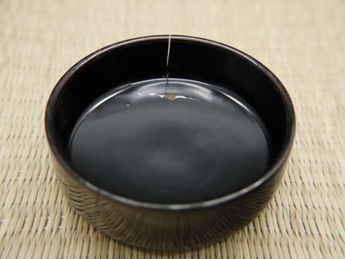 Japanese Lacquer Wooden Tea caddy Natsume w/ Cherry Blossom petals Maki-e (421) - Picture 7 of 13