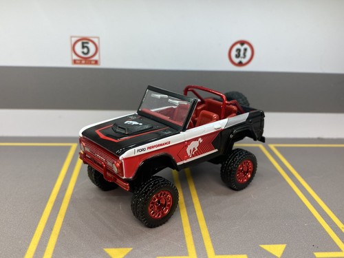 1966 Ford Bronco Lifted 4x4 Truck 1/64 Diecast Custom Off Road M2 Machines - Picture 8 of 14