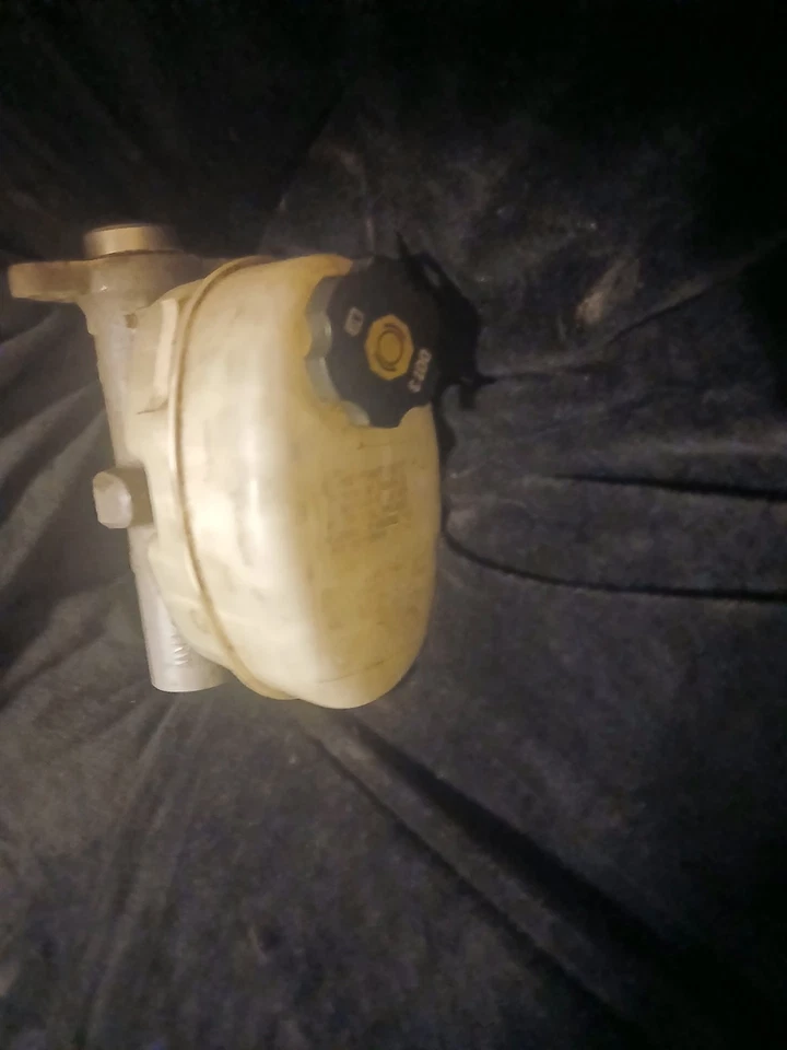 Chevy Silverado 2500 HD 2015-2019 freno de potencia cilindro maestro con tanque OEM Foto 3 de 3