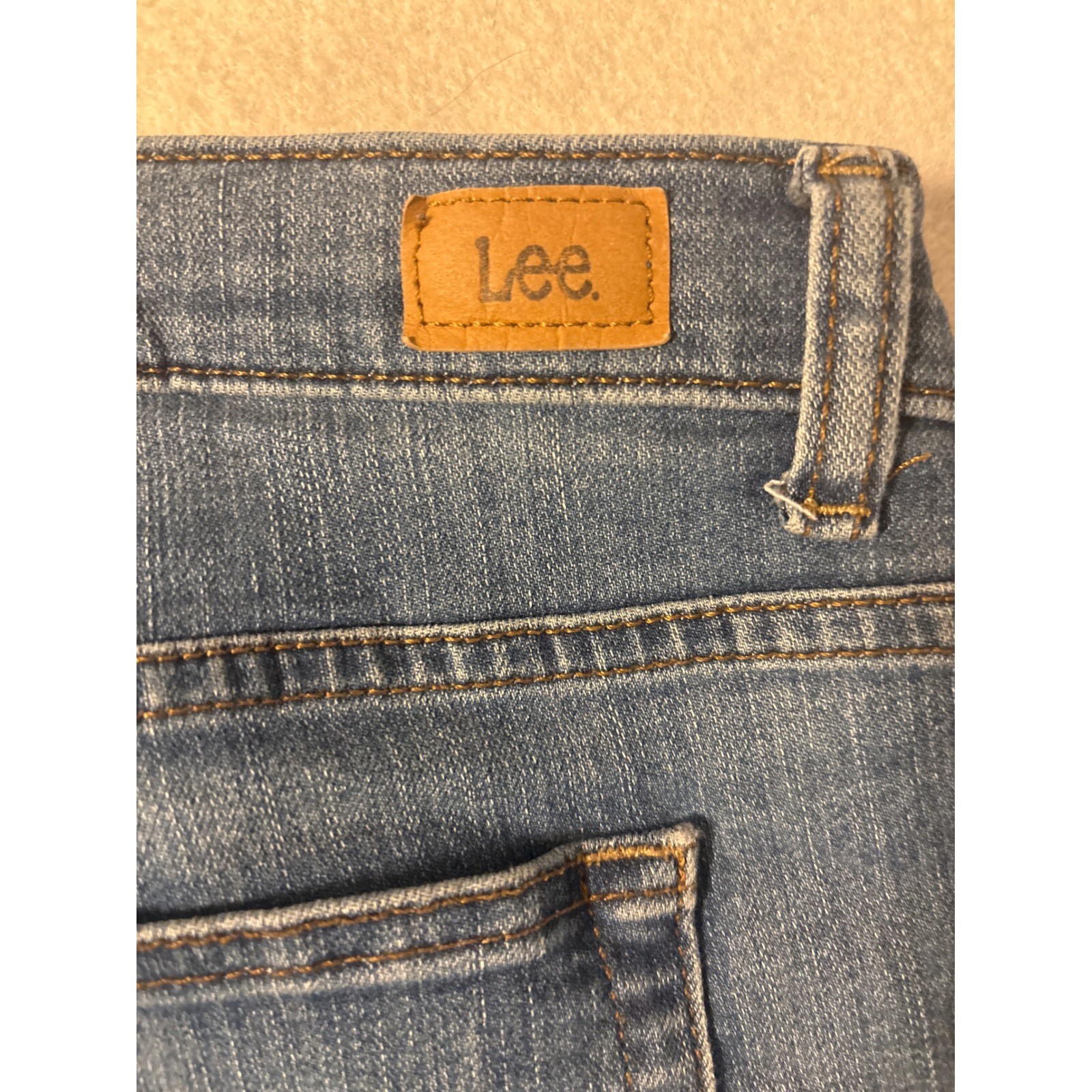 Lee Straight Leg Jeans Womens 18 Medium Wash Blue Denim Mid Rise Classic 38x28 thumbnail 11