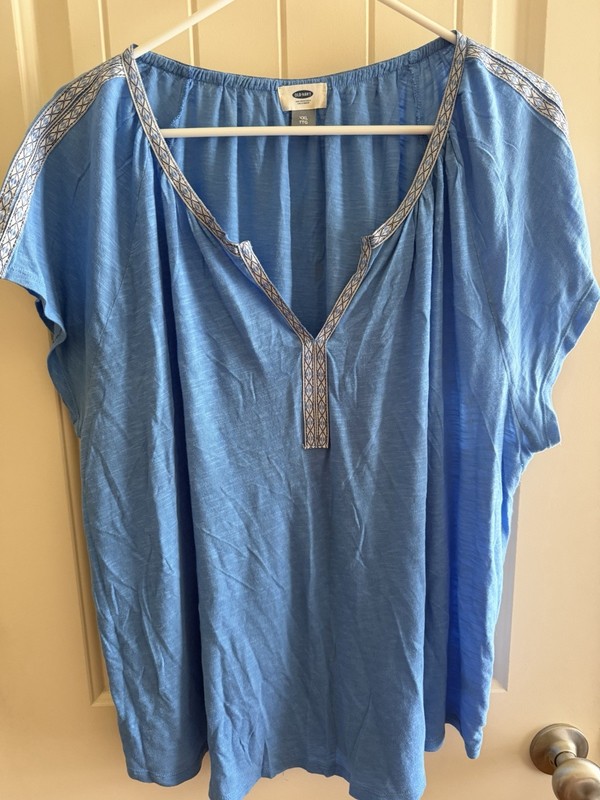 Old Navy Women's Blue Solid V-Neck Short Sleeve Pullover Blouse Embroidered XXL