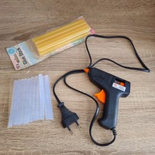 Heißklebepistole mit Klebesticks für Bastelarbeiten