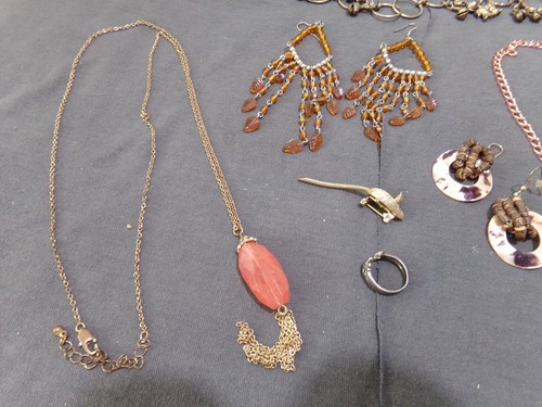 Mixed Jewelry Lot of 15 Vintage and Modern Items - Rings, Bracelets, Necklaces + - Picture 4 of 8