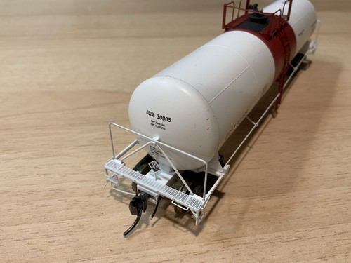 Athearn Genesis G96518 Occidental Chem. GATC 20k Gal. Acid Tank Car UCLX #30065 - Picture 5 of 9
