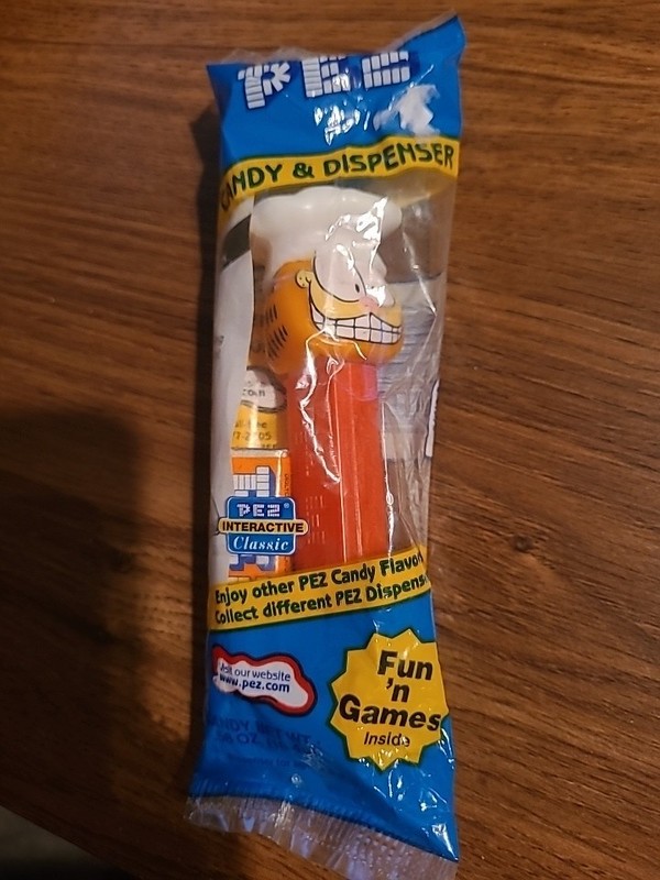 Garfield with Chef Hat Character Pez Candy Dispenser Retired NIP 
