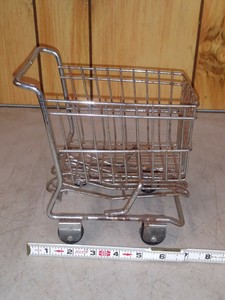 carro dela compra juguete