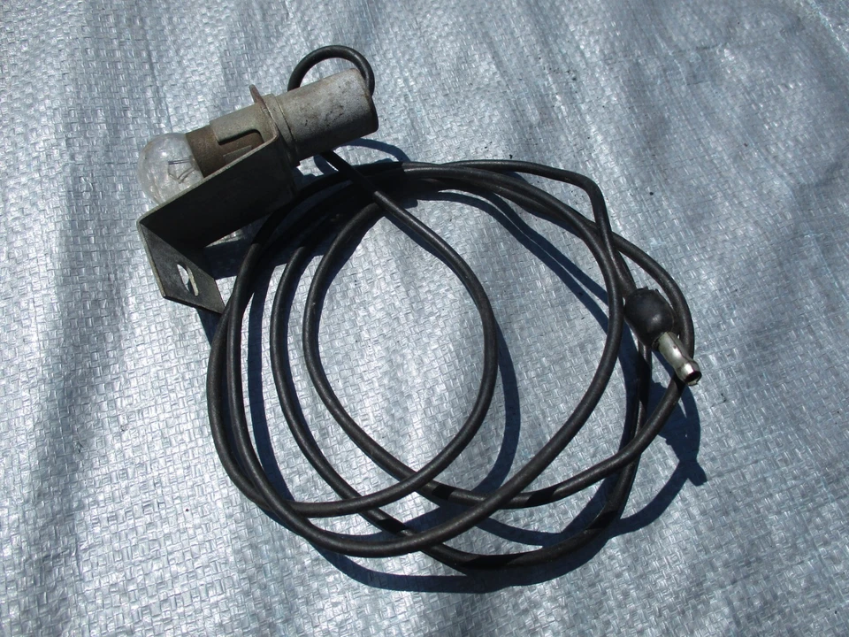 Mercury Cougar XR7 1967 1968 luz de maletero original de fábrica FOMOCO 67-68, ¿Mustang? Foto 2 de 3