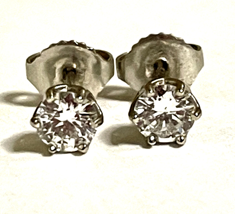 14k white gold Natural round Diamond stud earrings .65ct GIA SI1 I1 6 Prong lace