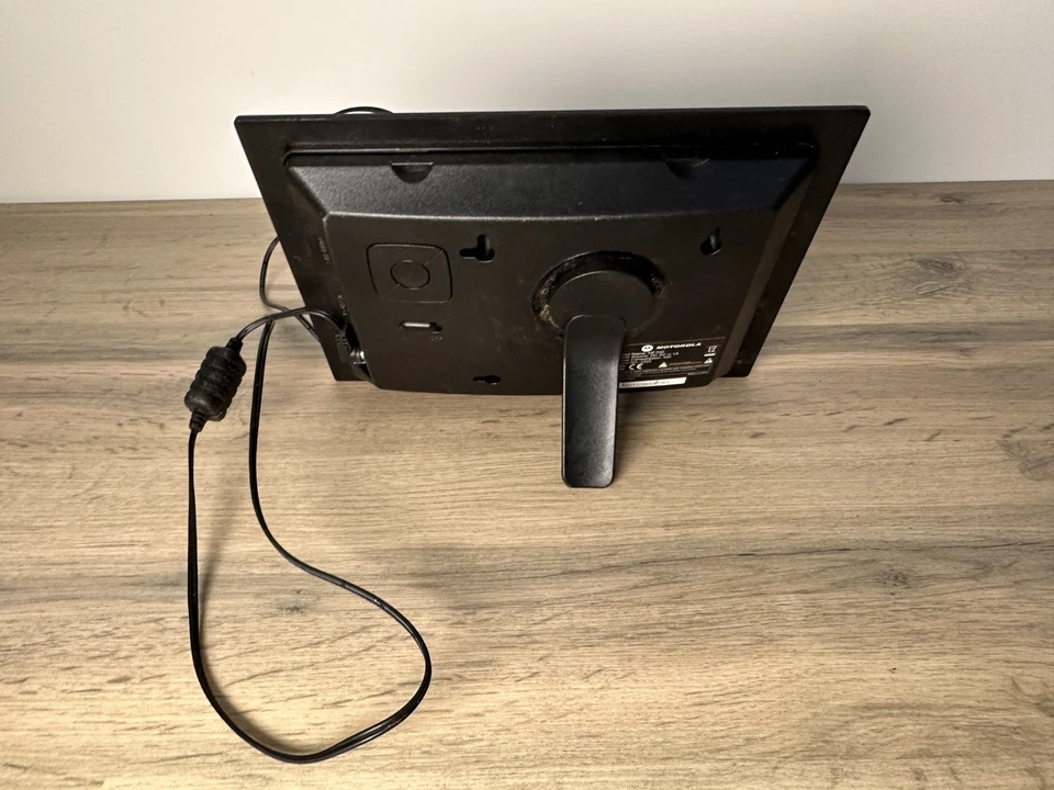 Motorola MF700 7" Digital Photo Frame - Slideshow - USB & Memory Card - Black - Image 4 of 4