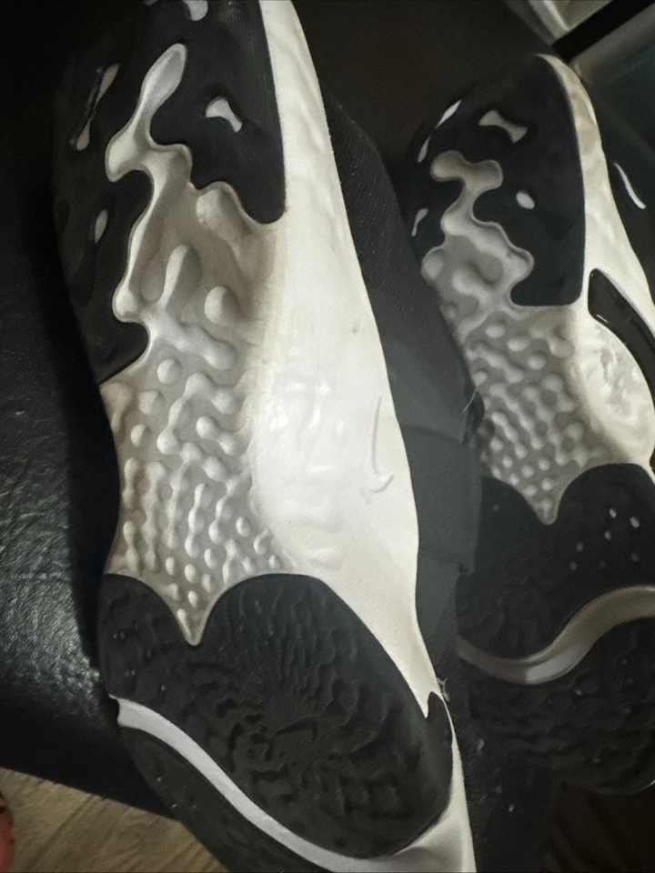 Nike Comfort Foot Bed Size 8.5 Women Black With White Swoosh - Image 2 of 4