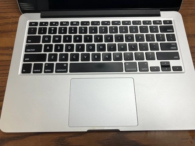 Apple MacBook Pro Retina 13" principios de 2015 - i5 2,7 GHz - 8 GB RAM - 250 GB SSD macOS Foto 3 de 4