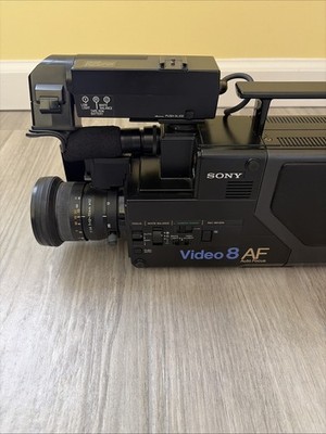 Sony CCD-V8AF Video8 AF Camcorder 11x Zoom w/ Case ACP-80UC RFU-80UC