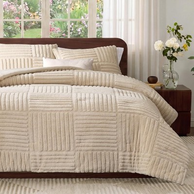 Amélie Home Plush Fleece Comforter Set Stripe Jacquard King Creamy Beige