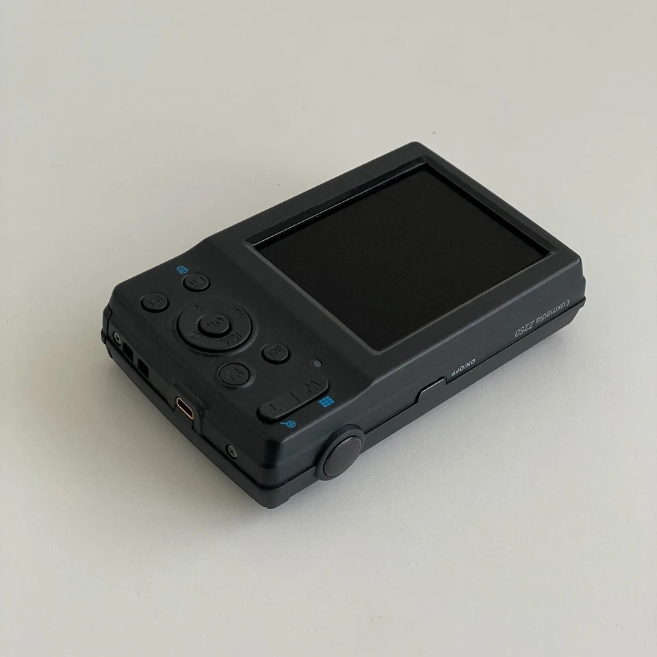 Cámara digital compacta PRAKTICA Luxmedia Z250 20 MP + tarjeta SD de 32 GB Foto 4 de 4