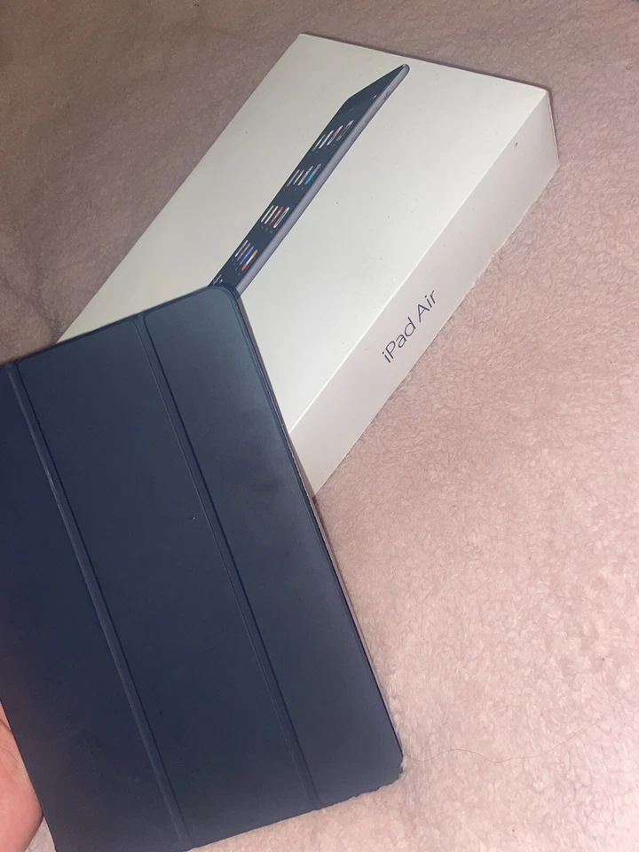 iPad Air Grey (First Generation) - Image 3 of 4