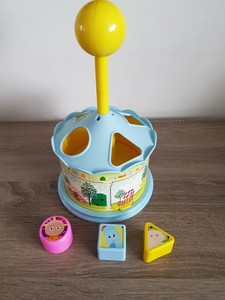 push and spin carousel