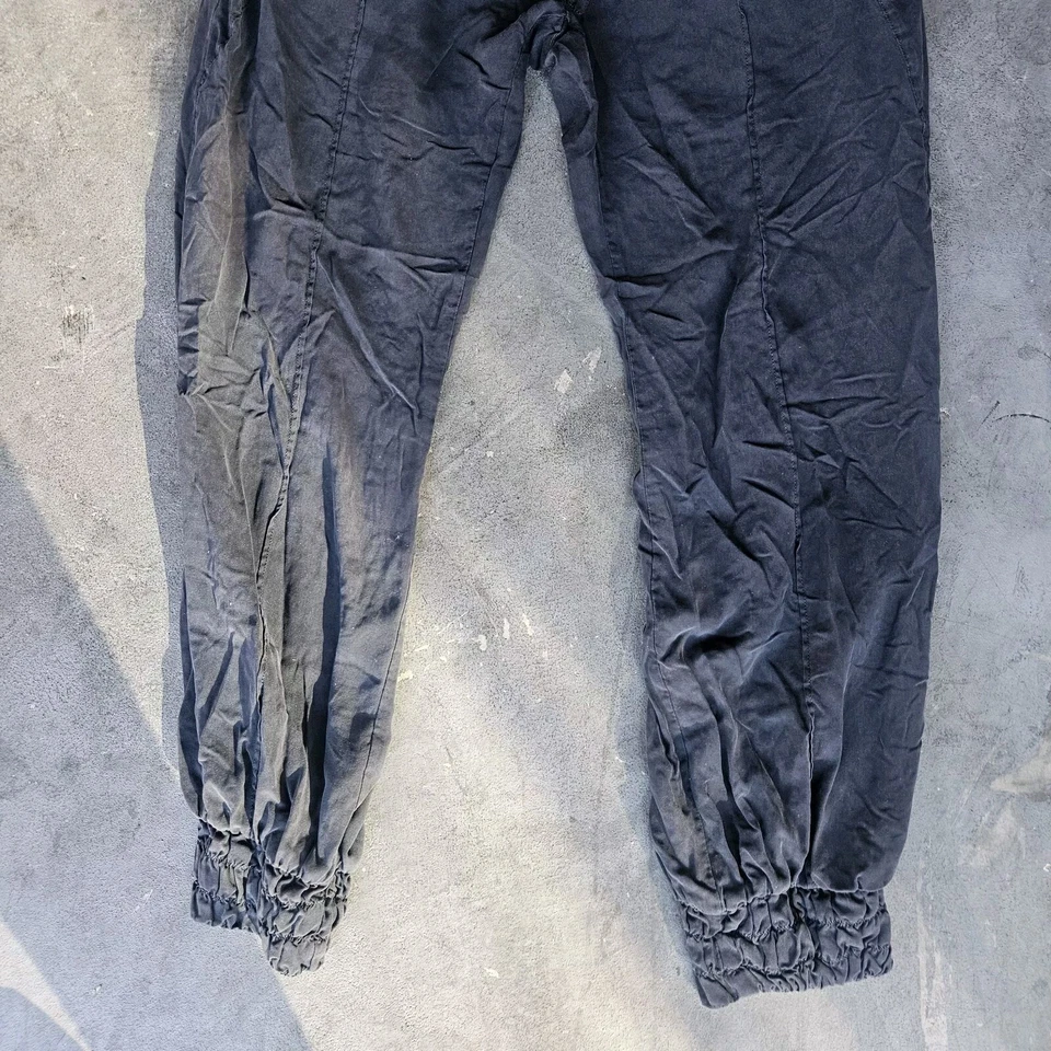 Pantalones estilo paracaídas/harén de seda Guess talla Medium M seminuevo  Foto 3 de 4
