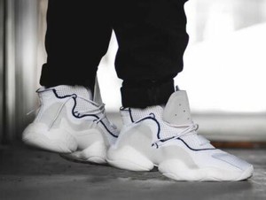 crazy byw shoes on feet