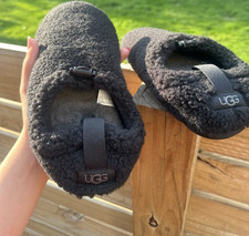 UGG PLUSH Slip-On Slipper - Black Faux Fur - Unisex Adults Size 6 - NEW
