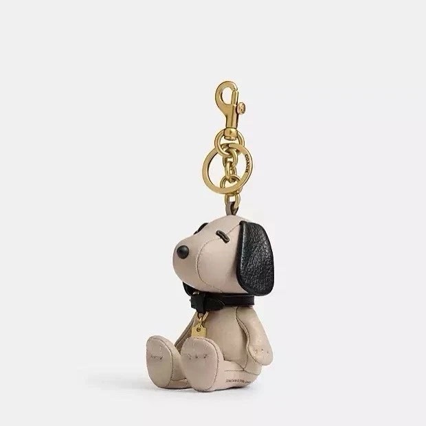 COACH X PEANUTS スヌーピー チャーム　新品未使用 NWT Coach X Peanuts Snoopy Dog Leather Collectible Bag Charm