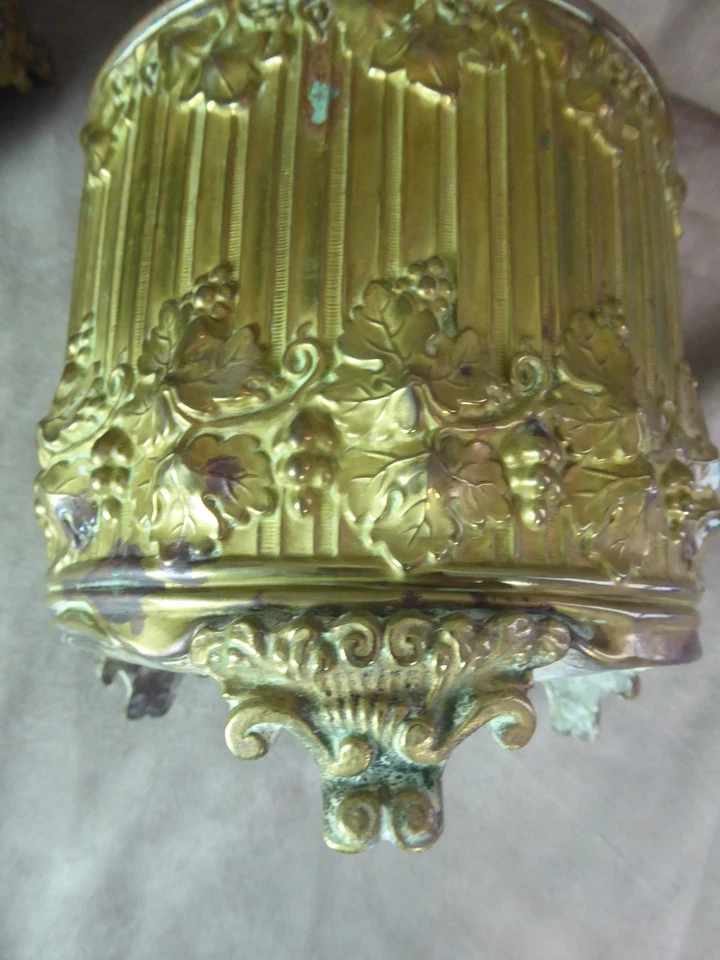 BELLE PAIRE DE CACHE-POTS anciens en laiton repoussés - Photo 4/4