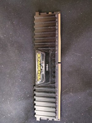 Corsair Vengeance LPX 8GB DIMM DDR4 2400 (PC4 19200) Memory (CMK8GX4M1A2400C14)