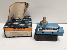 NEW OLD STOCK MICRO-SWITCH 15A 480V TOP PLUNGER LIMIT SWITCH BZE6-2RQ