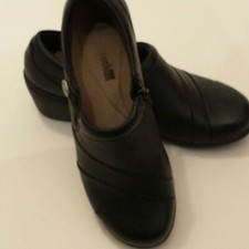 Clarks Collection Black Leather Slip On Zip Loafer, 15260, Women  s Size US 7M