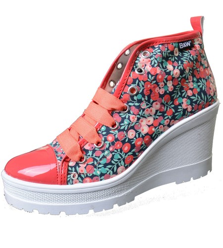 runners with wedge heels