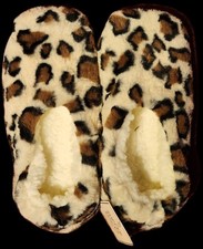 NWT Kids Slippers Size Small Small/med 5-7 Fuzzy 