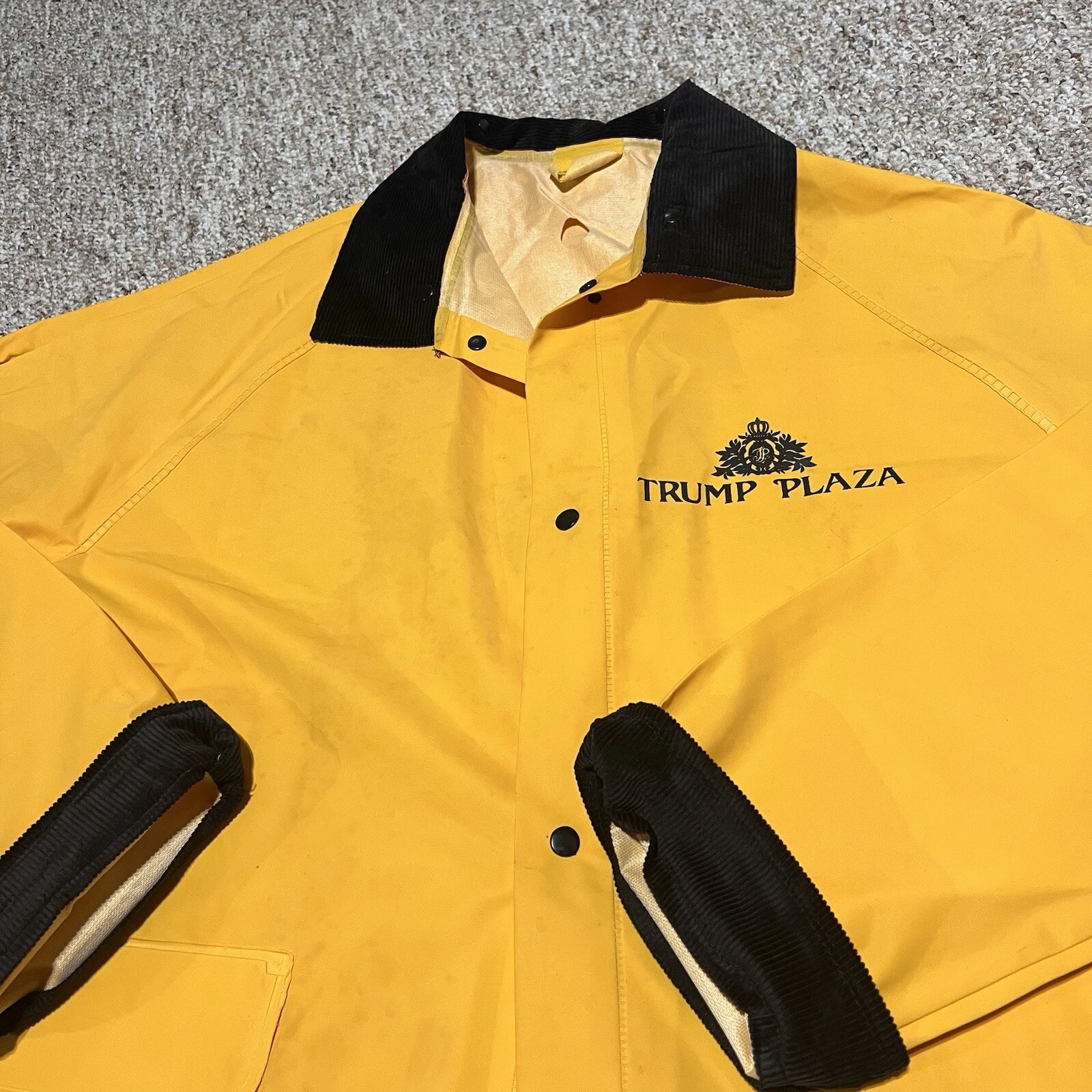 VTG Trump Plaza Yellow Rain Jacket Size XL Donald MAGA Make America President US