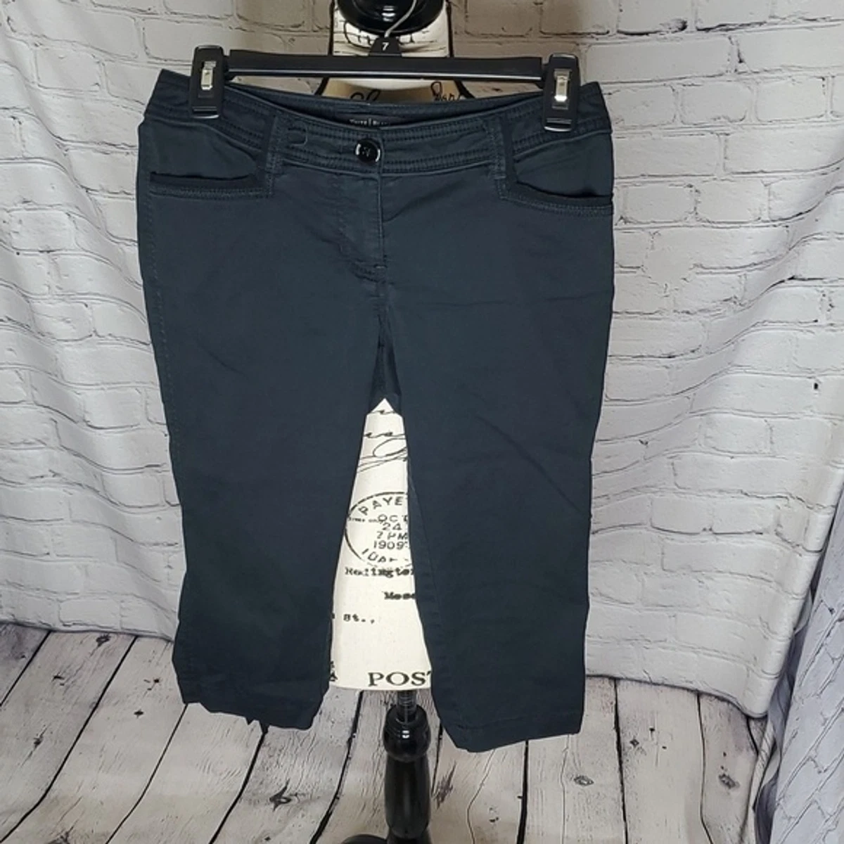 White House Black Market Capri Pants Black Size 00