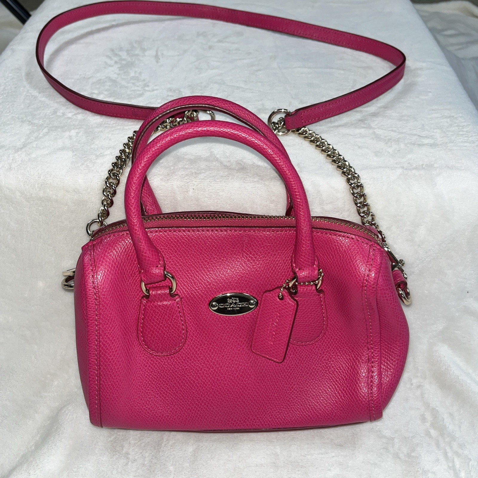 The Coach Crossgrain Pink Mini Bennett Satchel is a crossbody handbag purse
