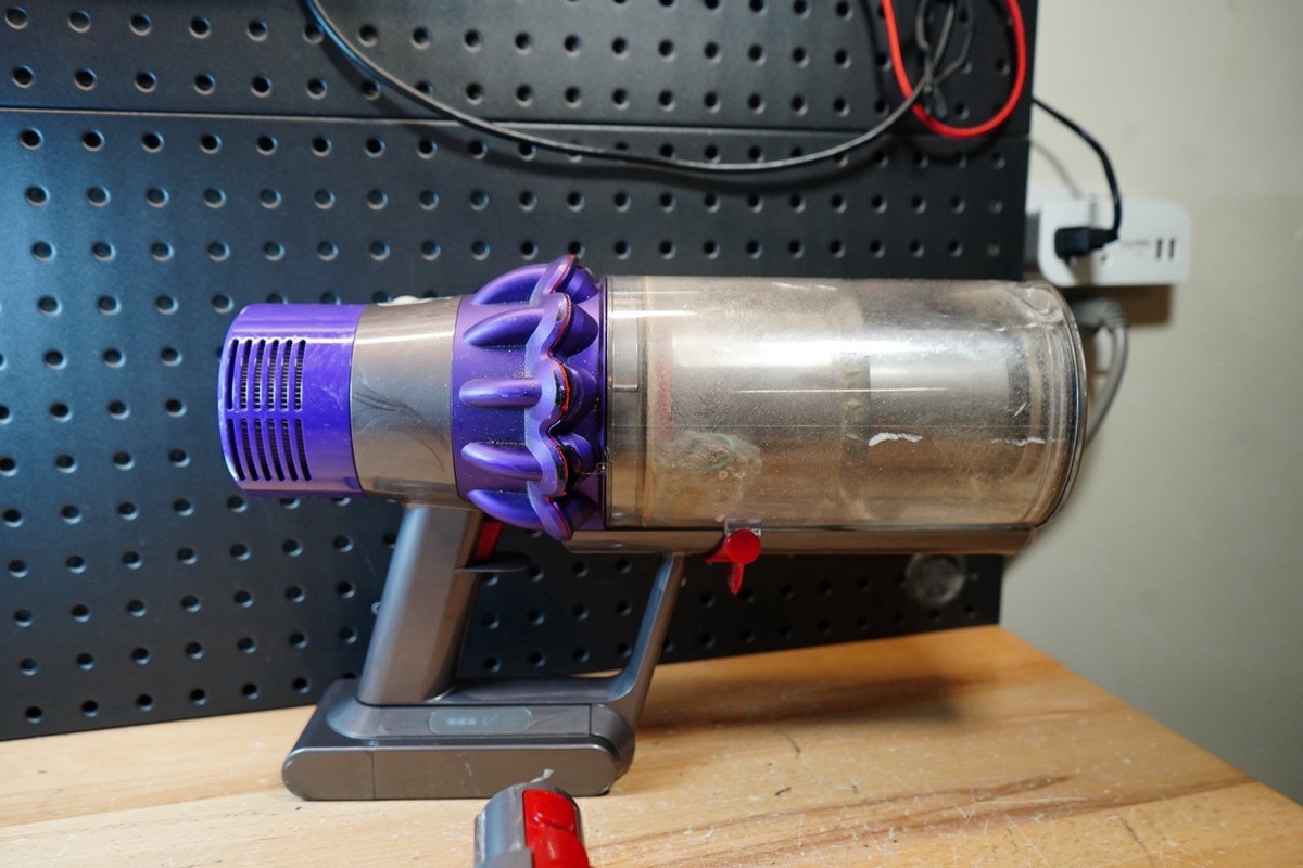 Dyson Cyclone V10 SV12 Total Clean+ Cordless Vacuum Cleaner Purple