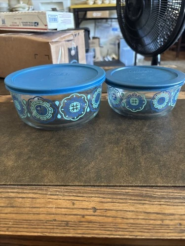2 Vintage Pyrex Storage Bowl 7402 & 7201 Aqua and Navy Blue Medallians w/ Lids