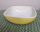 PYREX #515B-015 1.5 Quart Primary Yellow Square Hostess Bowl Ovenware VGC