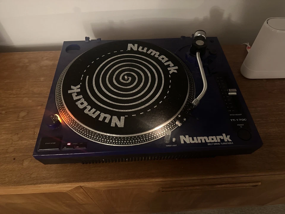 Numark TT-1700 Belt Drive Turntable Working perfectly- Rare Purple Blue Colour - Image 4 of 4