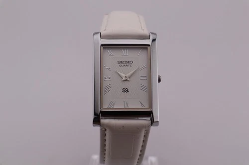 Vintage Seiko Slim Quartz White Dial Men's Wrist Watch with White Strap
